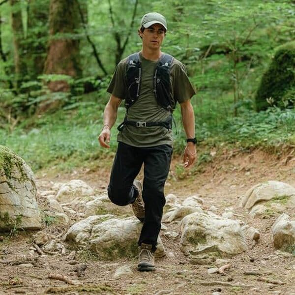 Découvrez notre test complet des chaussures Salomon Quest Rove Gore-Tex : des alliées parfaites pour vos grandes randonnées grâce à leur imperméabilité exceptionnelle et leur confort inégalé.