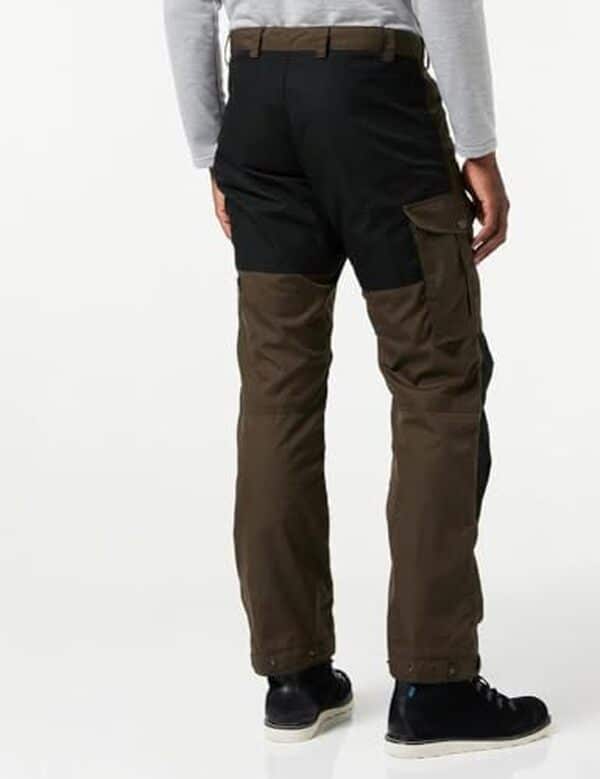 Découvrez notre test complet du pantalon Fjallraven Vidda Pro en olive foncé taille 48 EU : qualité, confort et durabilité pour vos aventures en plein air. 