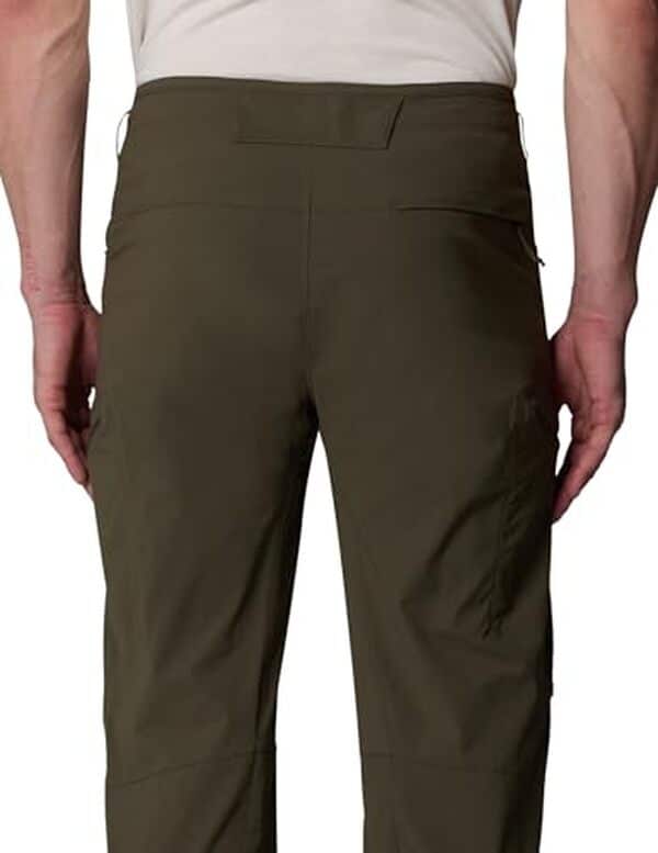 Découvrez notre test détaillé du pantalon d'exploration regular tapered The North Face pour hommes : confort, durabilité et style en montagne analysés. 