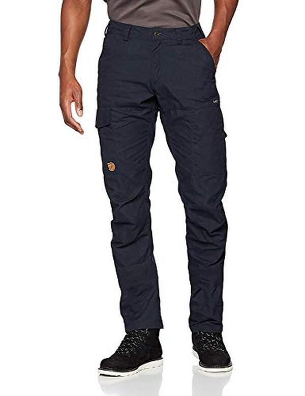 Découvrez notre test détaillé du pantalon Fjällräven Karl Pro pour homme : qualité, confort, durabilité et style outdoor. Avis complet et conseils d'achat. 