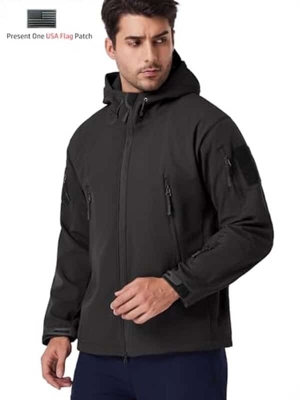 Découvrez notre test détaillé de la veste tactique Softshell ReFire Gear : qualité, résistance et fonctionnalités pour professionnels et amateurs. 