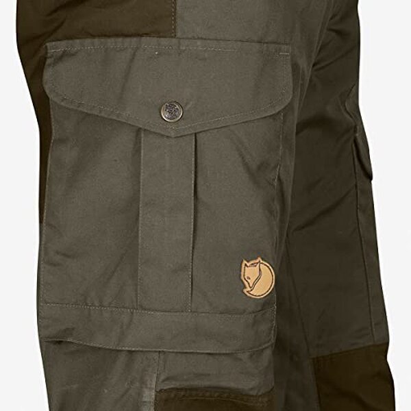 Découvrez notre test complet du pantalon de randonnée Fjällräven Barents Pro en gris taille 48: confort, durabilité et fonctionnalités pour vos aventures en montagne. 