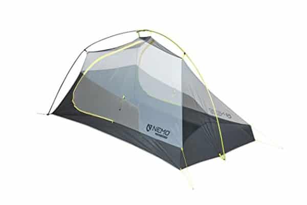 Découvrez notre test détaillé de la tente NEMO Hornet Osmo ultralégère : caractéristiques, avantages et avis pour le camping à 2 personnes.