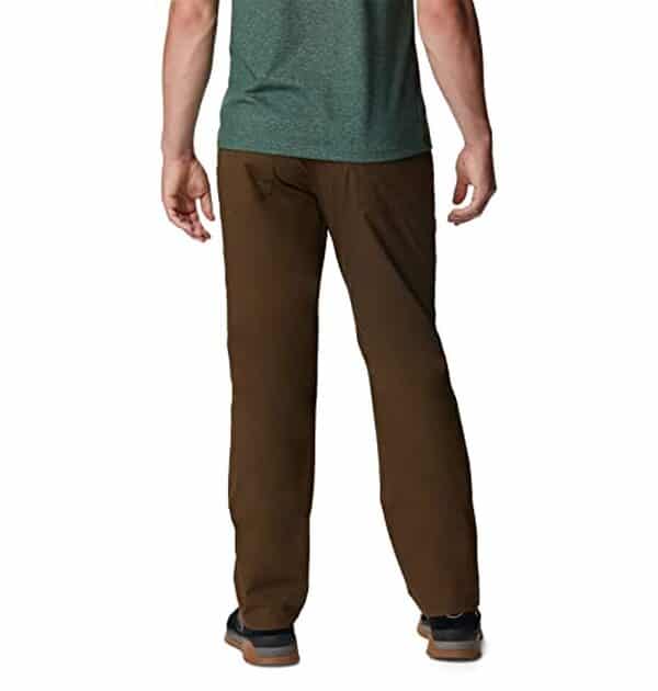 Découvrez notre test détaillé du pantalon de randonnée Columbia Rapid Rivers vert olive : performance, confort et durabilité analysés pour vos sorties en montagne. 