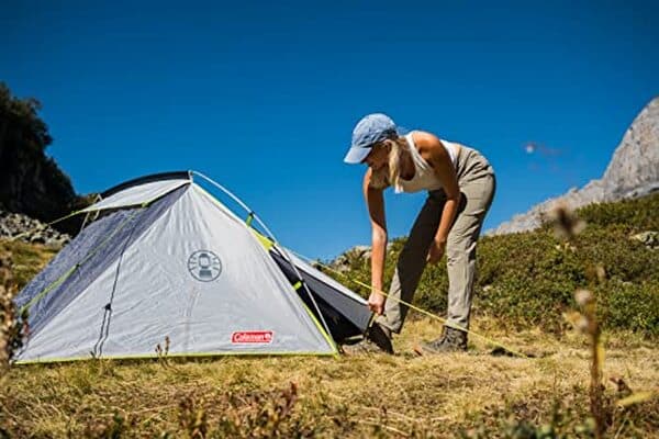 Découvrez notre avis complet sur la tente Coleman Cobra 3 : étanche, compacte et idéale pour 3 personnes en camping ou en randonnée. 