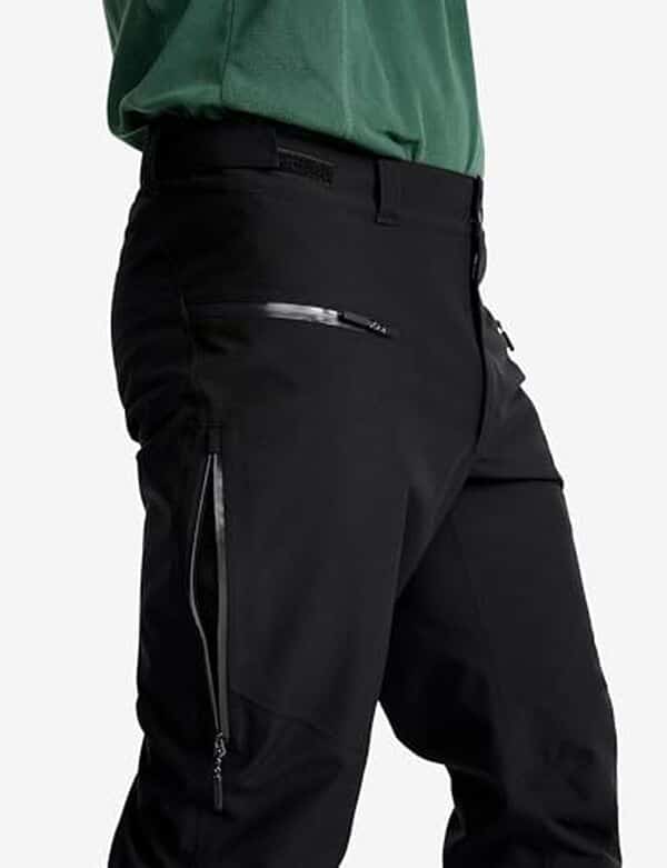 Découvrez notre test détaillé du pantalon de randonnée revolutionrace silence proshell 3l: imperméabilité, respirabilité et confort pour vos aventures en montagne. 