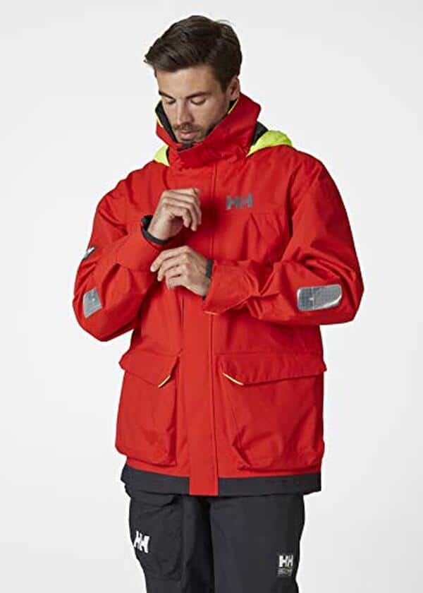 Découvrez notre test complet de la veste Helly Hansen Pier 3.0 dans ses coloris orange et violet. Avis détaillé, caractéristiques techniques et performances de cette veste haut de gamme.