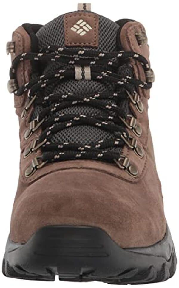 Découvrez notre test complet des chaussures de randonnée Columbia Newton Ridge Plus II : imperméabilité garantie, confort optimal et performance durable pour vos excursions en montagne. 