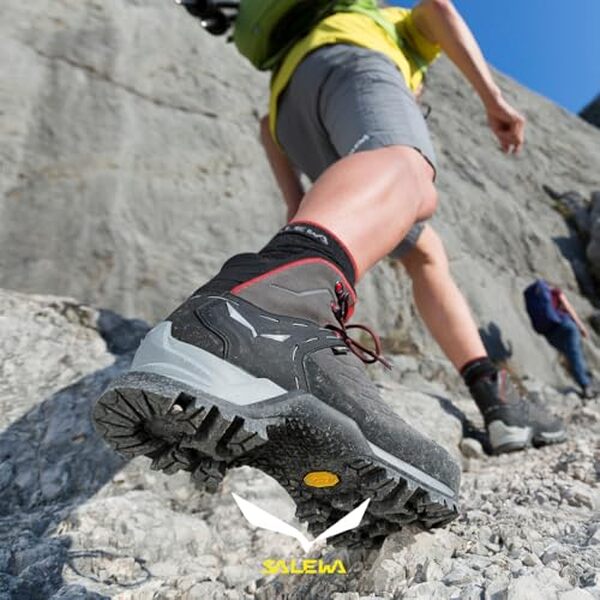 Découvrez notre test détaillé des bottes Salewa Mountain Trainer Mid Gore-Tex pour hommes : confort, étanchéité et performance en montagne. 