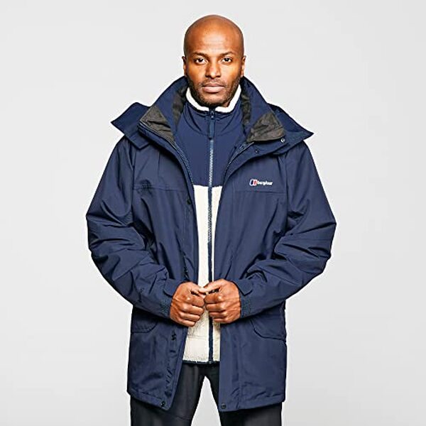 Découvrez notre test détaillé de la veste imperméable Berghaus Cornice interactive XL : performances, étanchéité et confort pour vos aventures en montagne. 